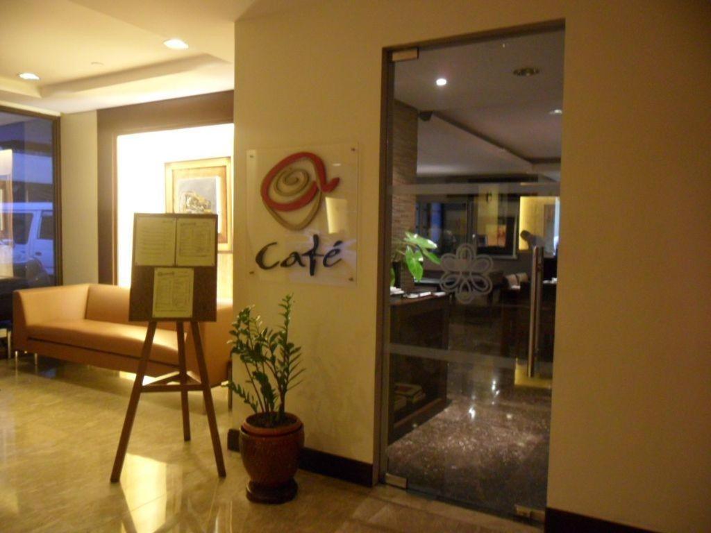 Amorsolo Mansion Hotel Manila Exterior photo